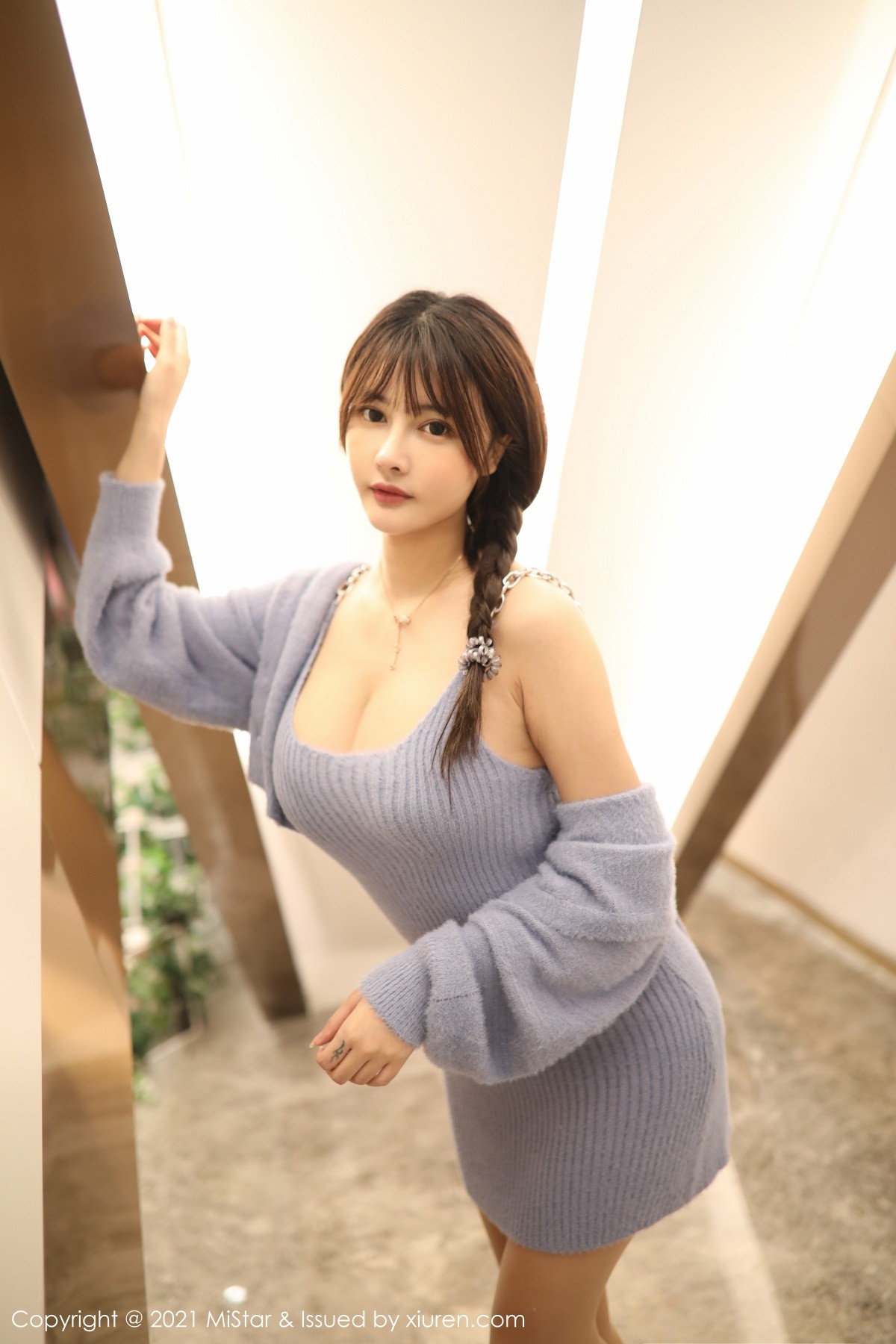 Jpxgyw.com_[MiStar魅妍社]Vol.329_嫩模萌奈子室外性感毛衣套装配超薄肉丝裤袜迷人诱惑写真50P