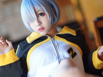 Vol.449_雷姆蓝发美少女私人性感运动外套露白皙美腿迷人写真23P