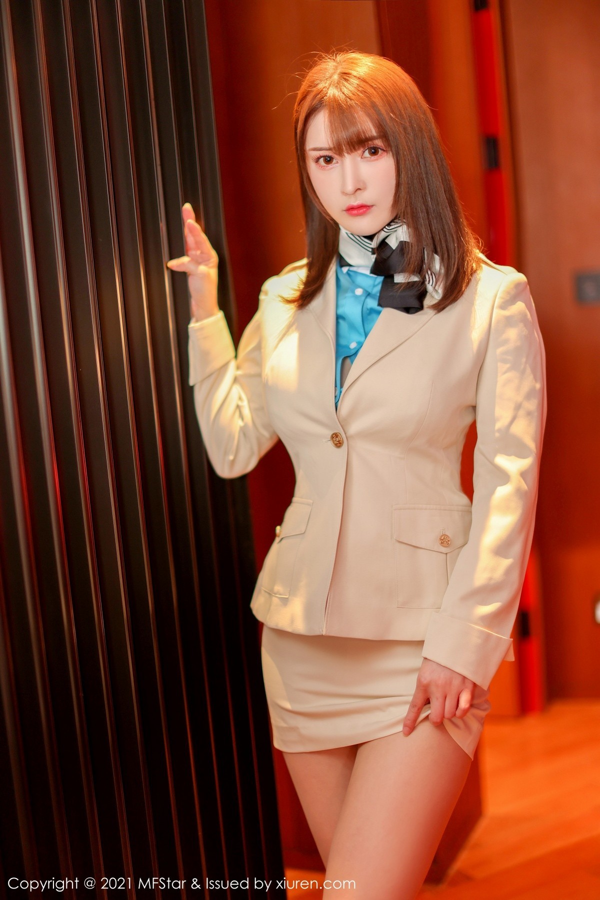 Jpxgyw.com_[MFStar模范学院]Vol.534_模特蔡文钰Abby职业装OL主题露肉丝裤袜秀翘臀美腿诱惑写真50P