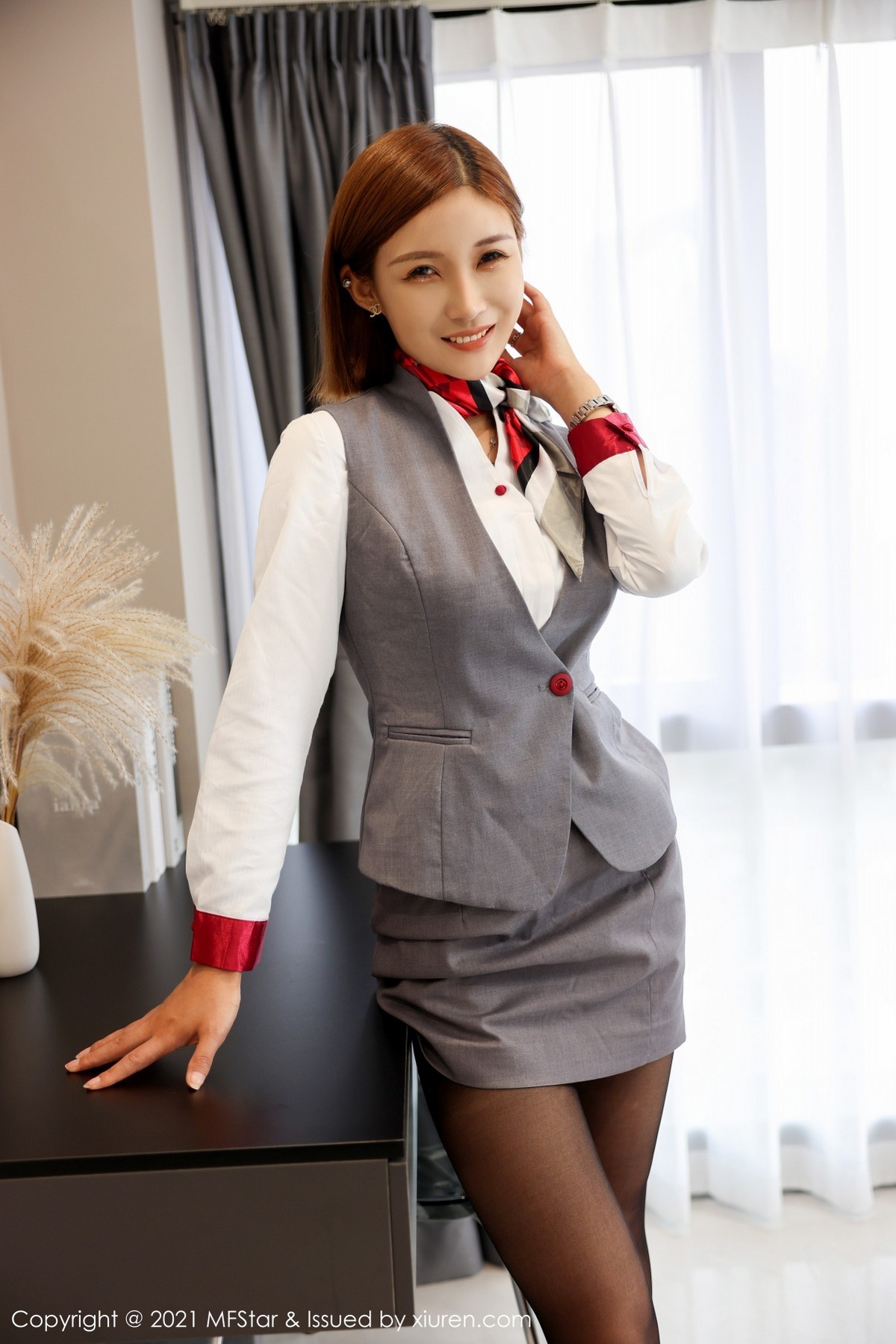 Jpxgyw.com_[MFStar模范学院]Vol.539_新人模特王蜜职场OL制服脱衬衣露性感内衣黑丝裤袜诱惑写真51P