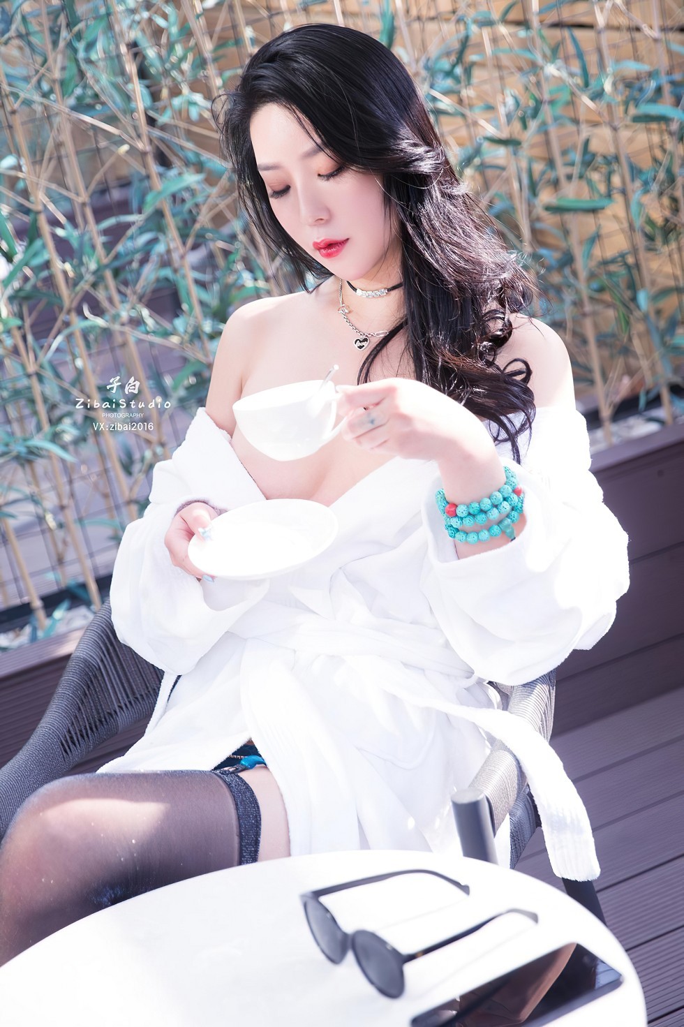 Jpxgyw.com_[Toutiao头条女神]No.S042_嫩模刘瑾希私房性感白衬衣配吊带黑丝袜半脱撩人诱惑写真50P