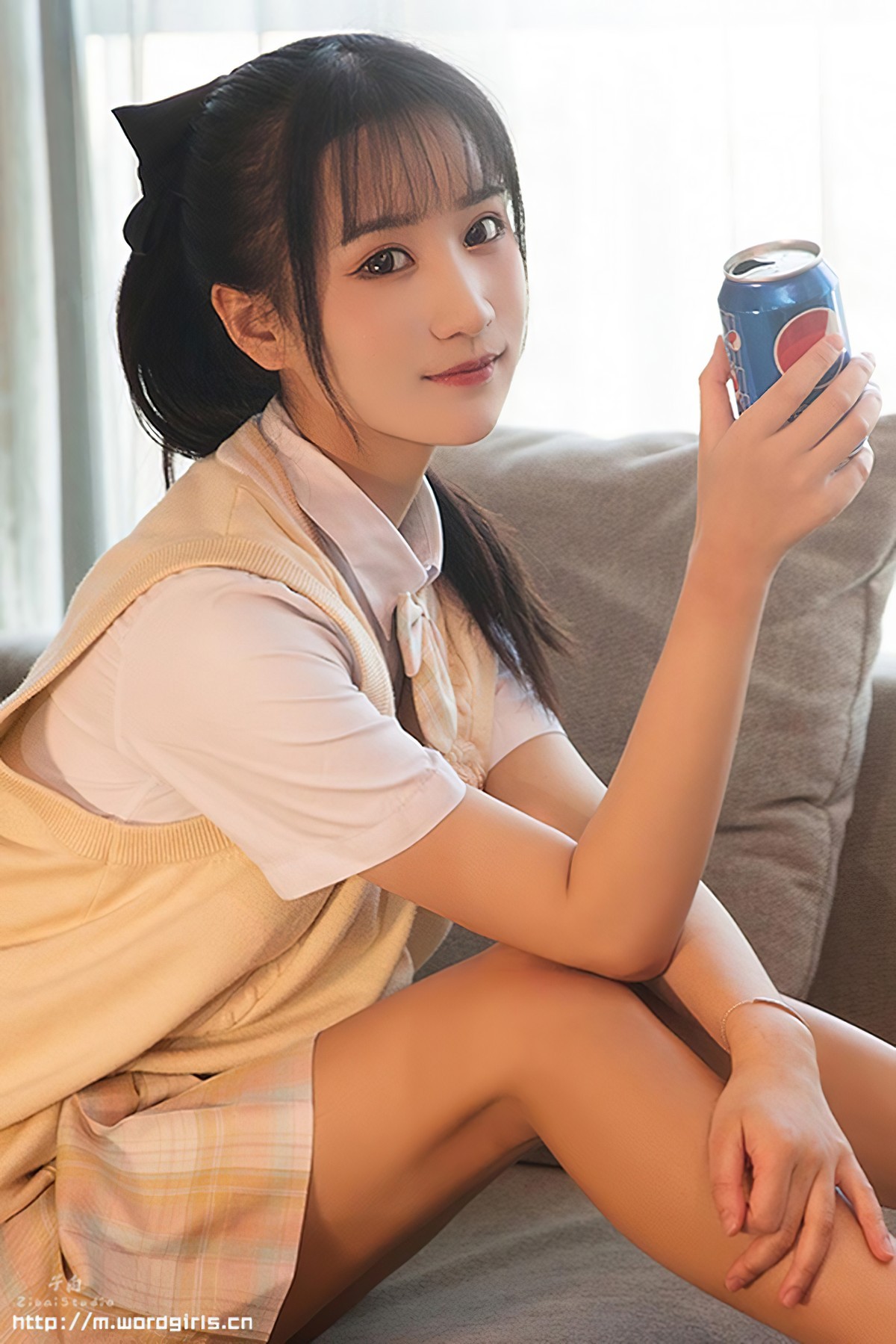 Jpxgyw.com_[Toutiao头条女神]No.863_嫩模婴宁清纯少女主题私房性感百褶裙秀白嫩美腿迷人写真32P