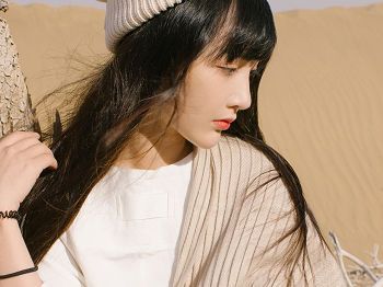 Vol.102_青春美女主播之应沙漠系列白色连身裙性感披风清新美少女写真40P