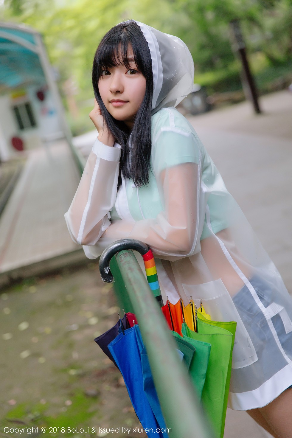 Jpxgyw.com_[Tukmo兔几盟]Vol.106_嫩模球球雨天公园透明雨衣秀性感牛仔热裤迷人写真38P