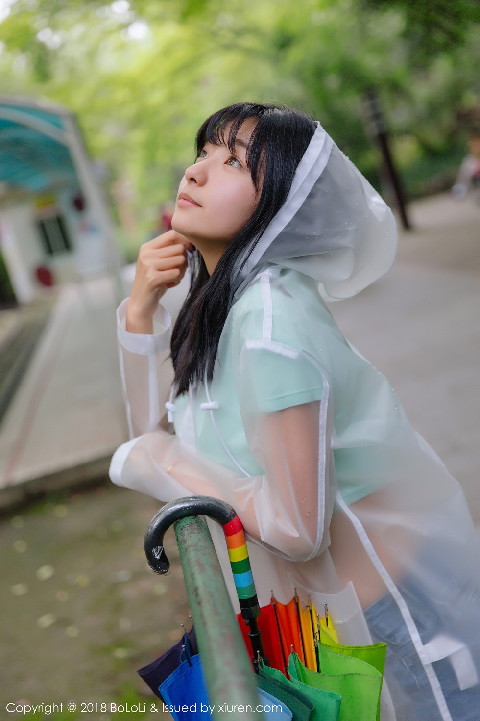 Jpxgyw.com_[Tukmo兔几盟]Vol.106_嫩模球球雨天公园透明雨衣秀性感牛仔热裤迷人写真38P