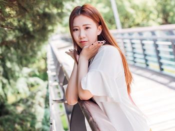 Vol.109_清纯嫩模董成丽游乐园里白色短袖衫配黄色短裙清爽迷人写真40P