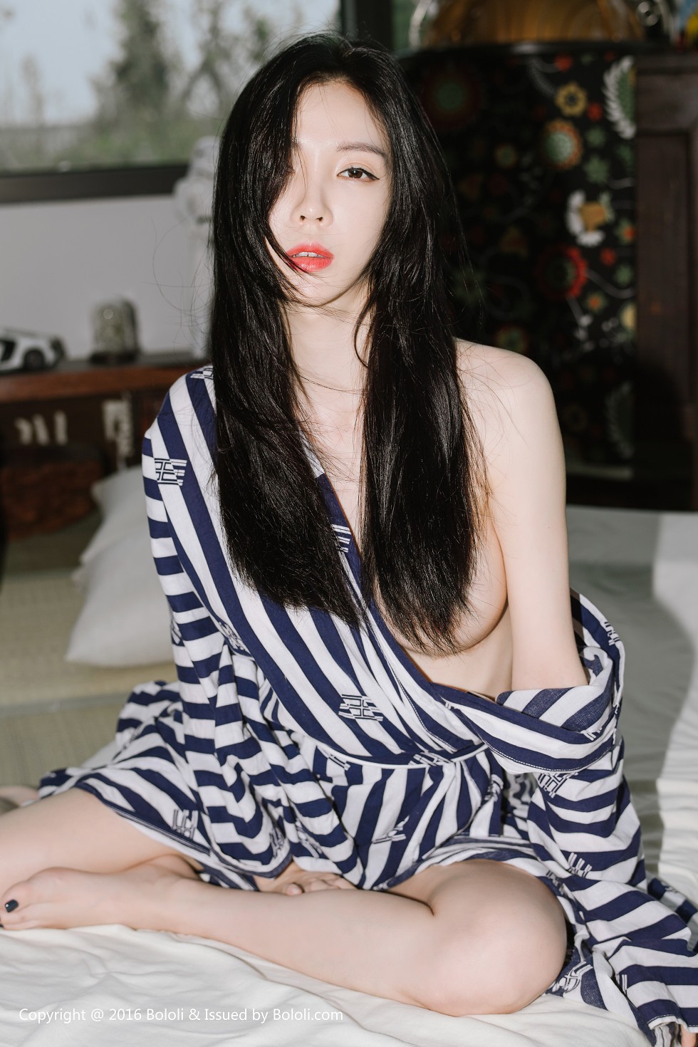 Jpxgyw.com_[BoLoli波萝社新刊]Vol.118_韩国嫩模Bebe_Kim真空条纹外套加白色吊带豪乳诱惑写真47P