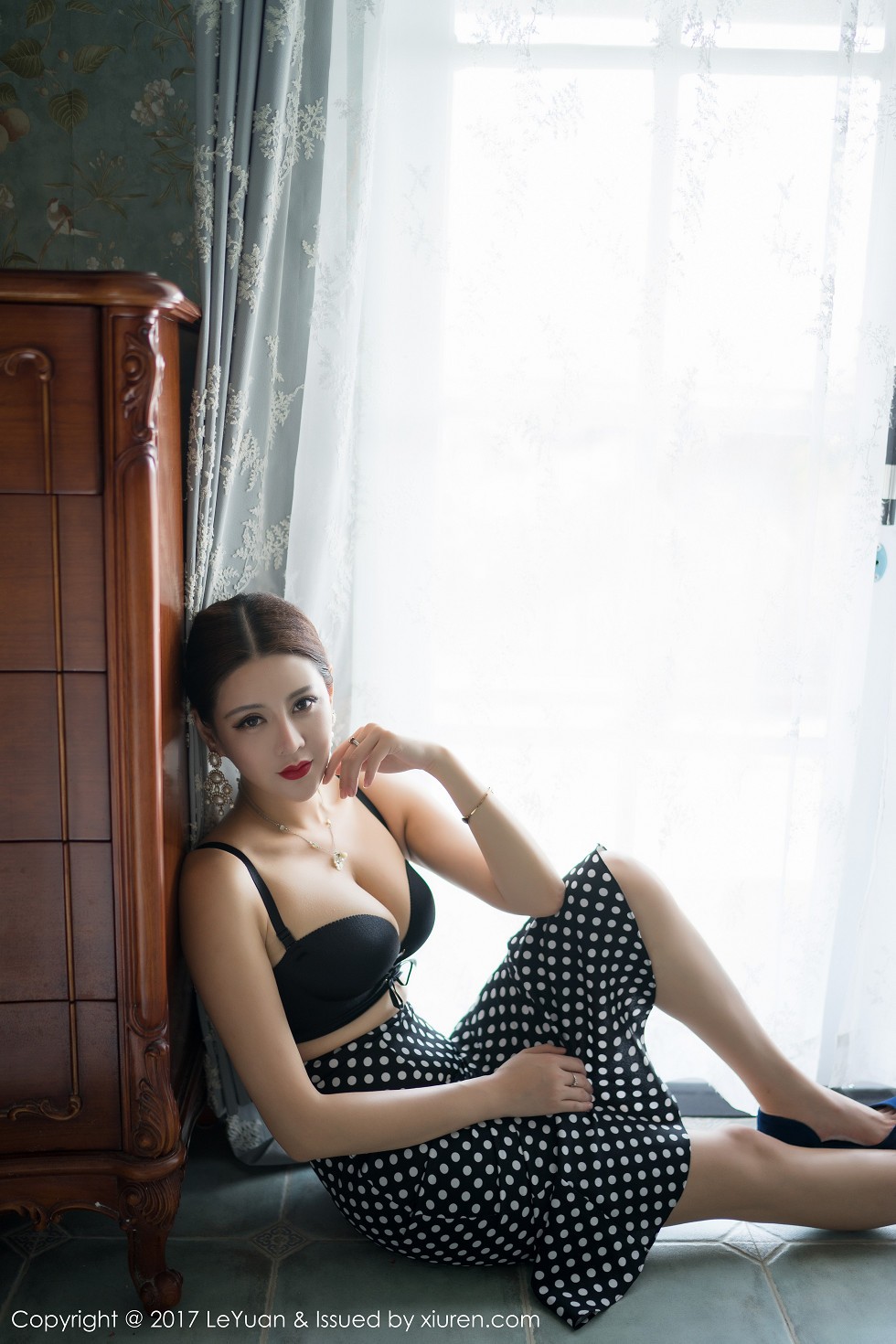 Jpxgyw.com_[LeYuan星乐园]Vol.041_嫩模美希子白色蕾丝内衣秀美乳海边沙滩性感比基尼写真50P