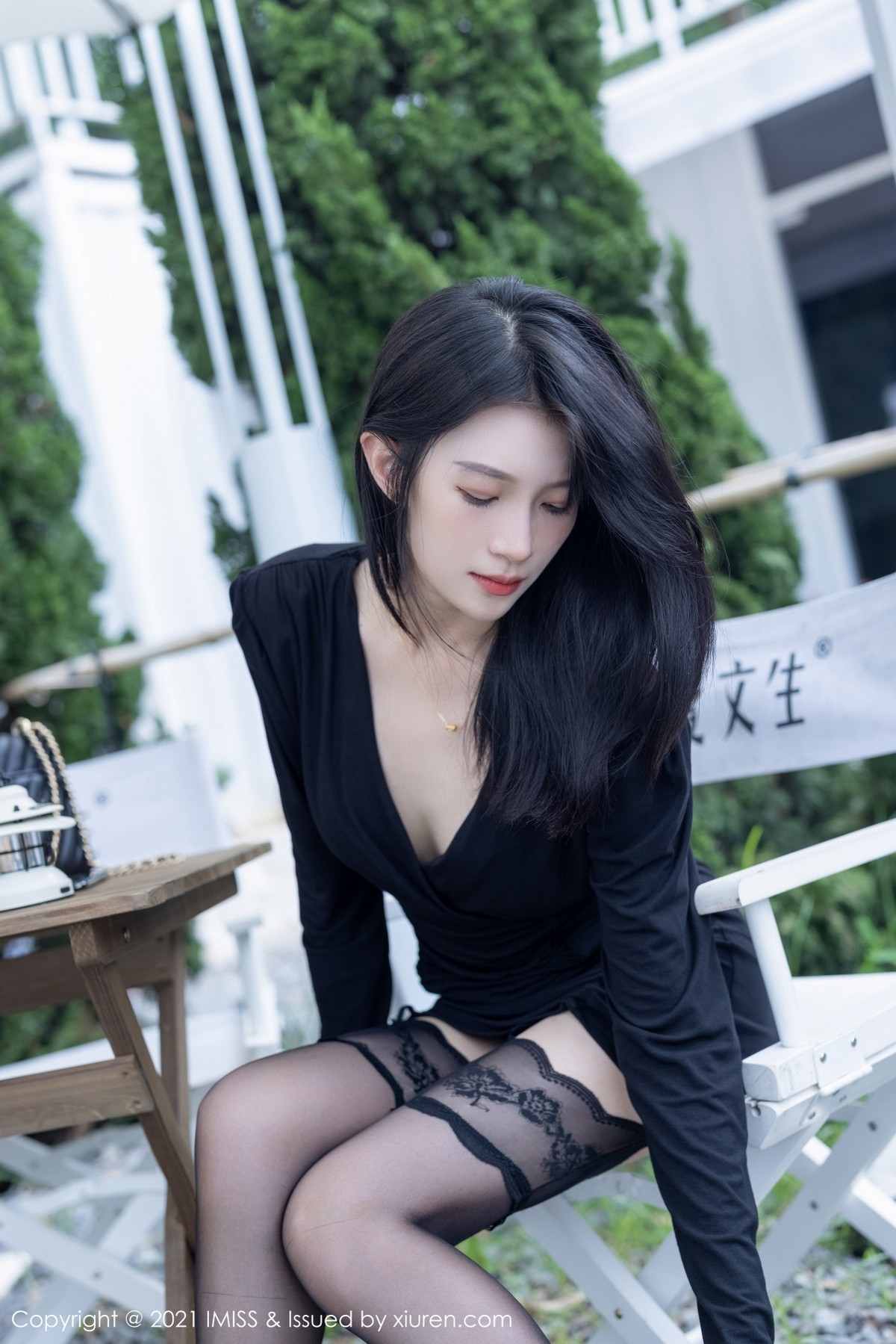 Jpxgyw.com_[IMISS爱蜜社]Vol.643_女神Lynn刘奕宁＆Rossi合集性感比基尼+户外黑丝吊袜诱惑写真44P