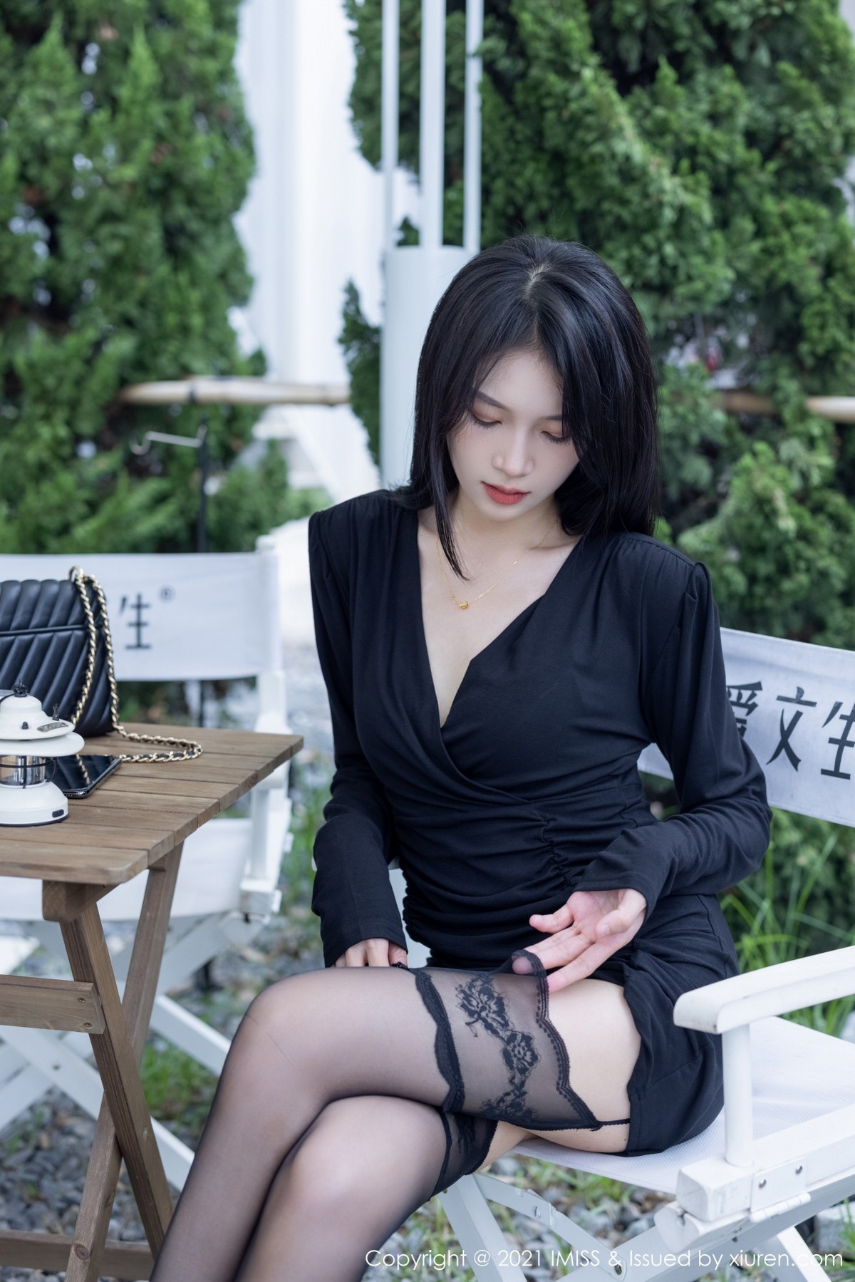 Jpxgyw.com_[IMISS爱蜜社]Vol.643_女神Lynn刘奕宁＆Rossi合集性感比基尼+户外黑丝吊袜诱惑写真44P