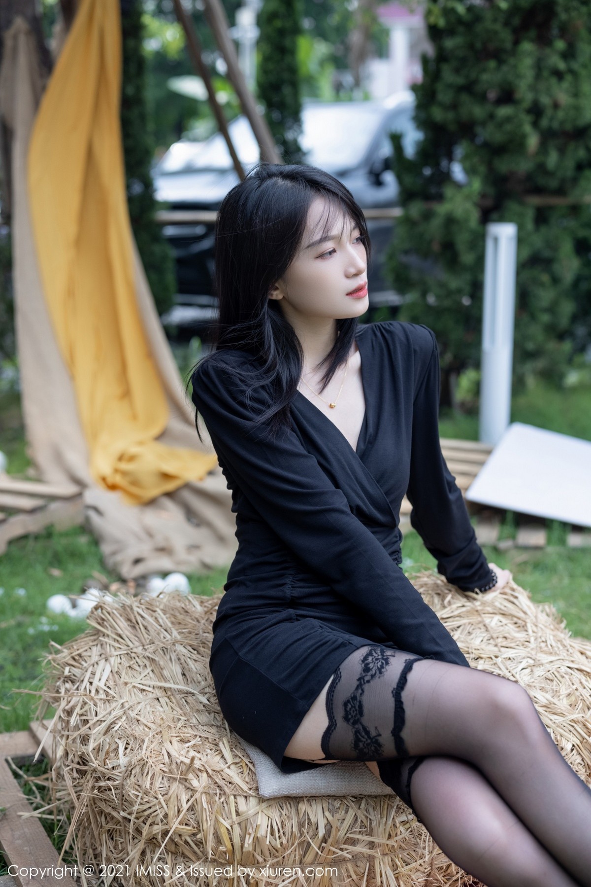 Jpxgyw.com_[IMISS爱蜜社]Vol.643_女神Lynn刘奕宁＆Rossi合集性感比基尼+户外黑丝吊袜诱惑写真44P