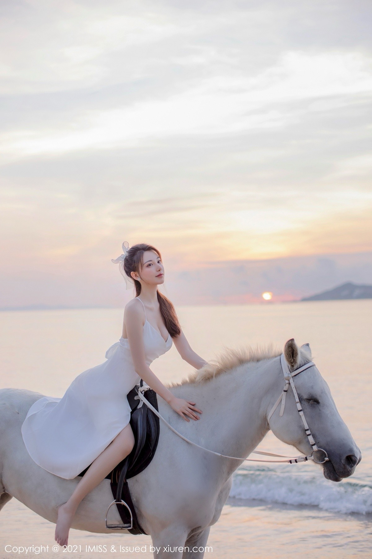 Jpxgyw.com_[IMISS爱蜜社]Vol.643_女神Lynn刘奕宁＆Rossi合集性感比基尼+户外黑丝吊袜诱惑写真44P