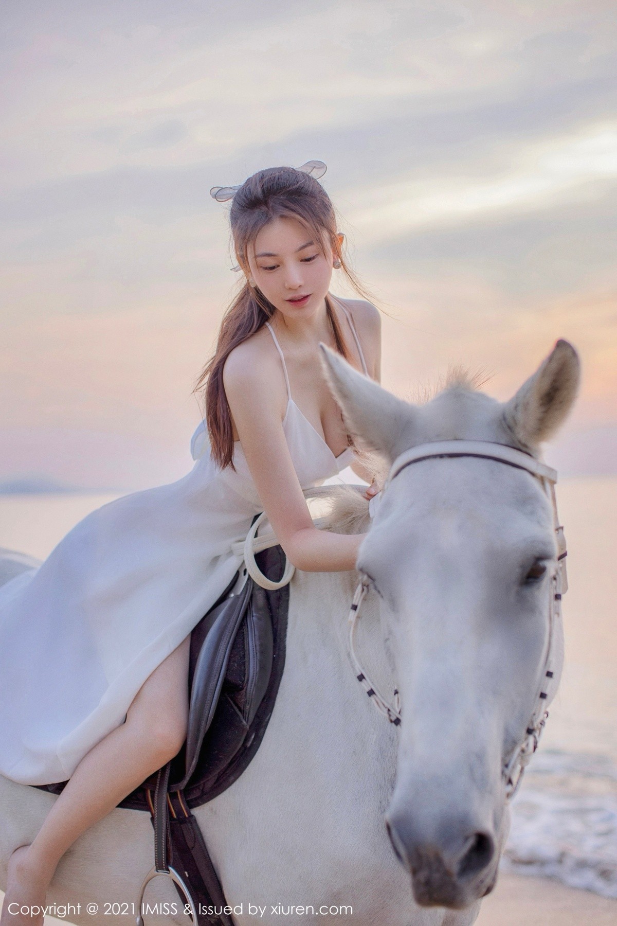 Jpxgyw.com_[IMISS爱蜜社]Vol.643_女神Lynn刘奕宁＆Rossi合集性感比基尼+户外黑丝吊袜诱惑写真44P