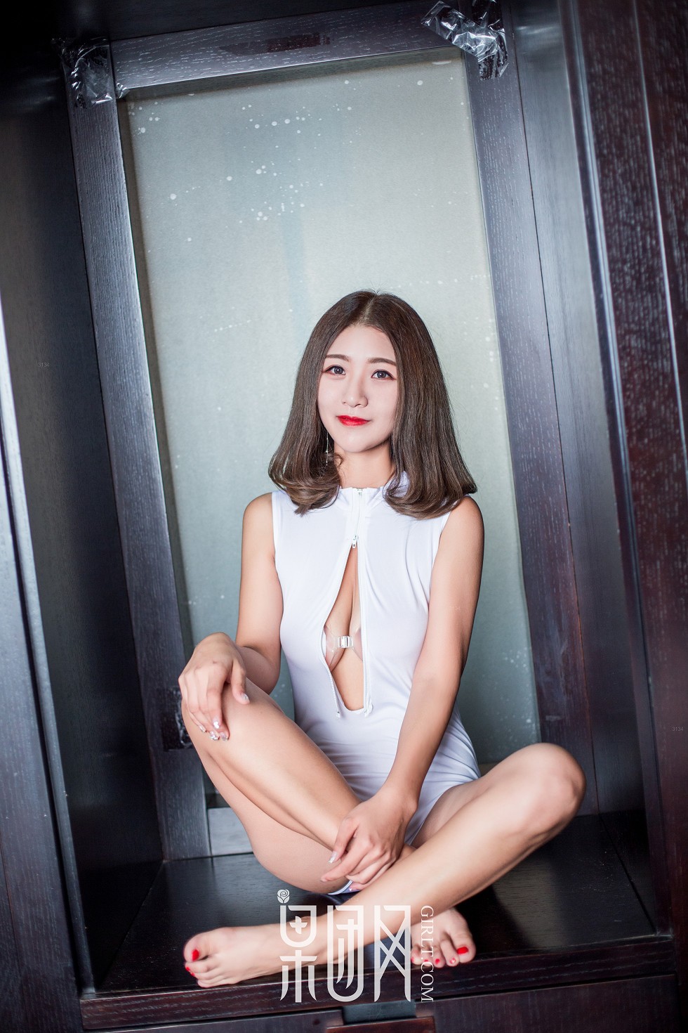 Jpxgyw.com_[GIRLT果团网]NO.140_白色高叉连体衣妹子居家开胸露粉色内衣完美身材诱惑写真44P