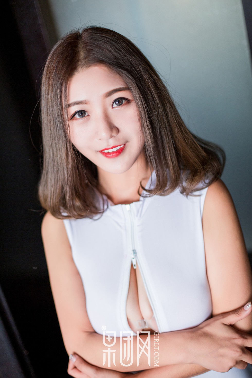 Jpxgyw.com_[GIRLT果团网]NO.140_白色高叉连体衣妹子居家开胸露粉色内衣完美身材诱惑写真44P