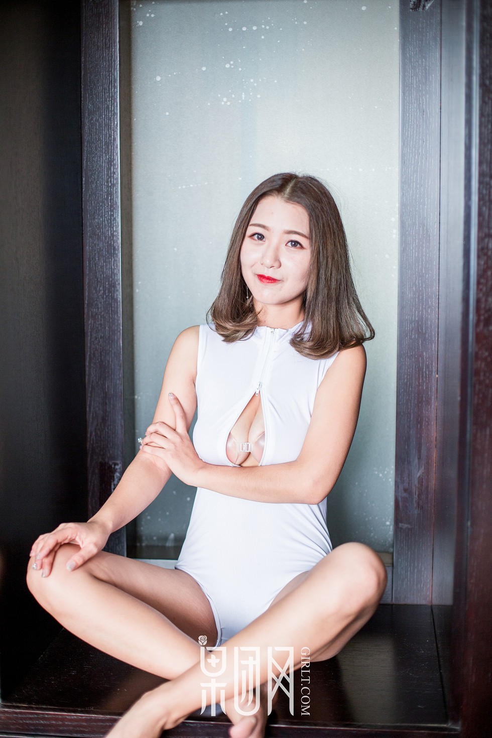 Jpxgyw.com_[GIRLT果团网]NO.140_白色高叉连体衣妹子居家开胸露粉色内衣完美身材诱惑写真44P