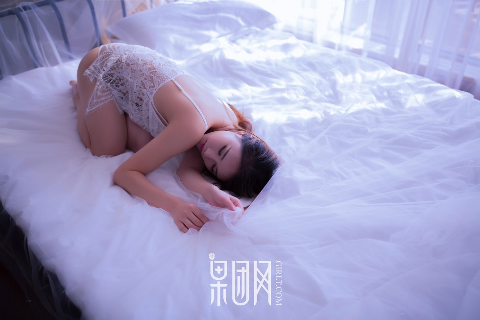 Jpxgyw.com_[GIRLT果团网]熊川纪信No.032_奶油少女居家床上白色缕空蕾丝内衣完美诱惑写真54P