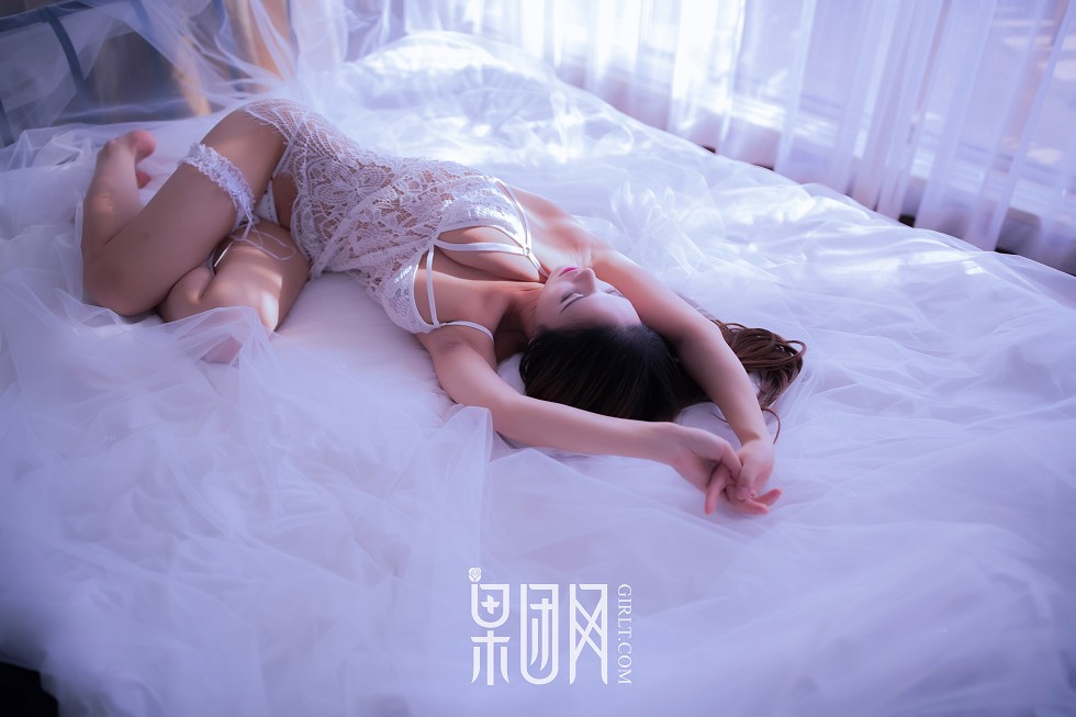 Jpxgyw.com_[GIRLT果团网]熊川纪信No.032_奶油少女居家床上白色缕空蕾丝内衣完美诱惑写真54P