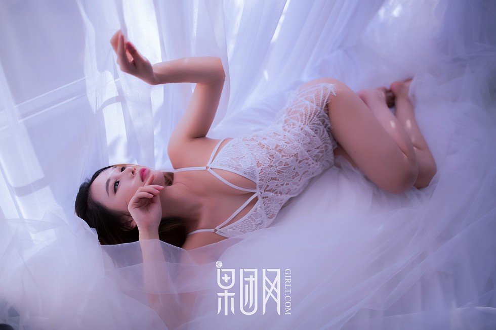 Jpxgyw.com_[GIRLT果团网]熊川纪信No.032_奶油少女居家床上白色缕空蕾丝内衣完美诱惑写真54P