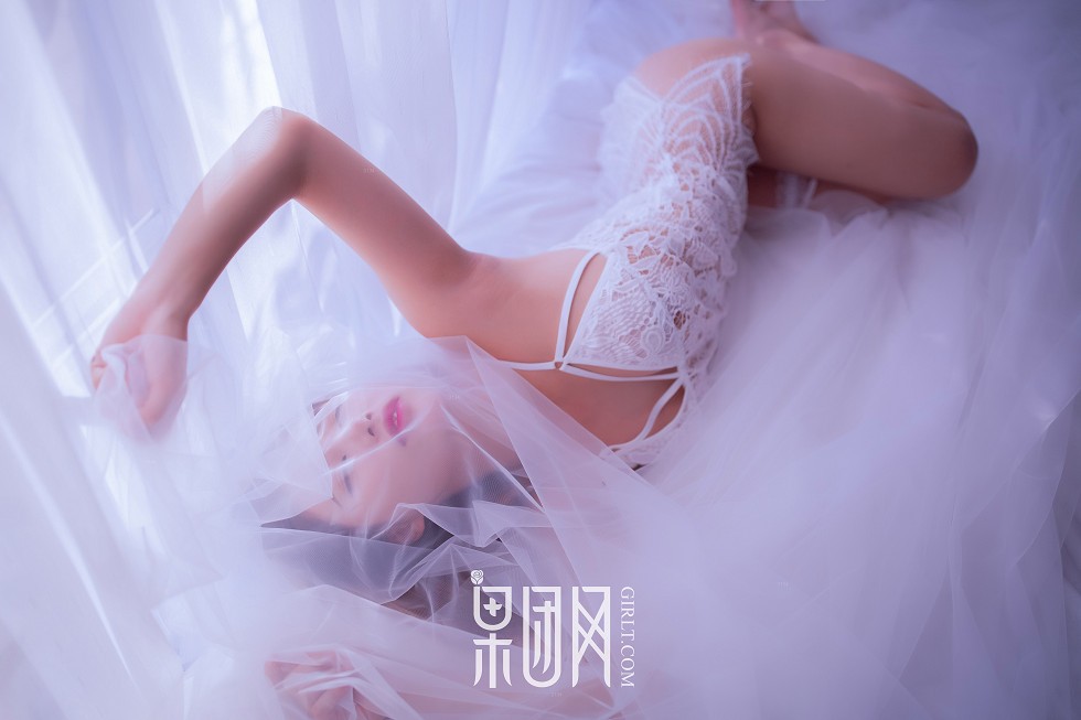 Jpxgyw.com_[GIRLT果团网]熊川纪信No.032_奶油少女居家床上白色缕空蕾丝内衣完美诱惑写真54P