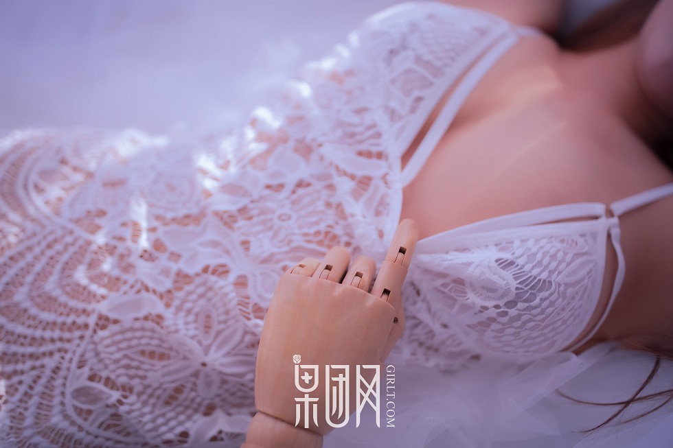 Jpxgyw.com_[GIRLT果团网]熊川纪信No.032_奶油少女居家床上白色缕空蕾丝内衣完美诱惑写真54P