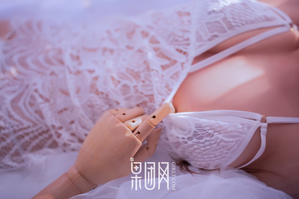 Jpxgyw.com_[GIRLT果团网]熊川纪信No.032_奶油少女居家床上白色缕空蕾丝内衣完美诱惑写真54P