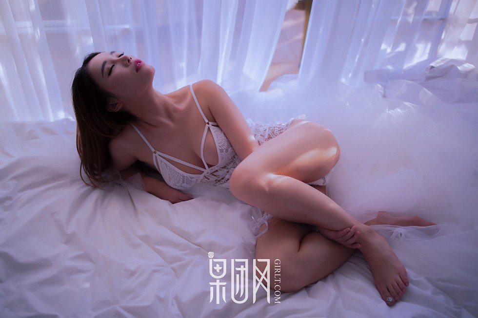 Jpxgyw.com_[GIRLT果团网]熊川纪信No.032_奶油少女居家床上白色缕空蕾丝内衣完美诱惑写真54P