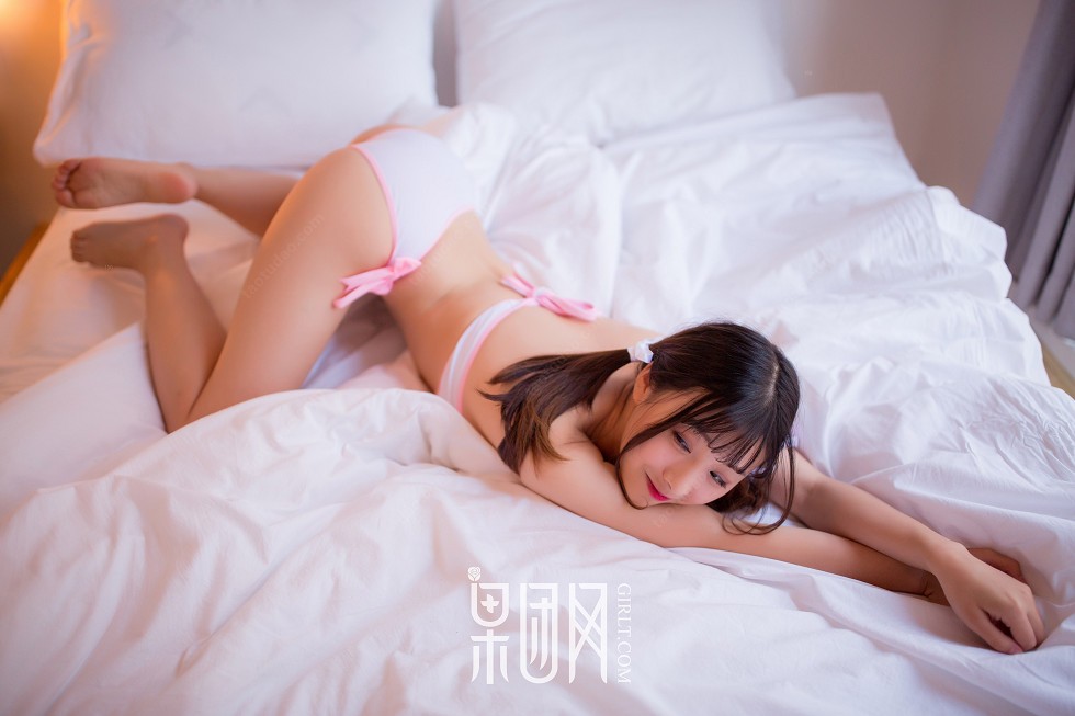Jpxgyw.com_[GIRLT果团网]熊川纪信No.033_性感粉色内衣小美女居家秀傲人豪乳陪你躲猫猫写真42P