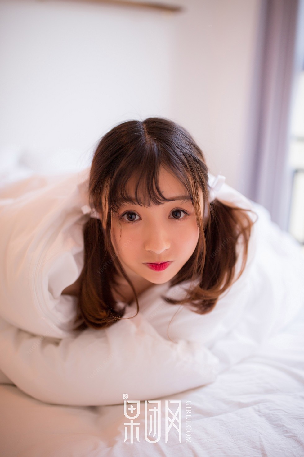 Jpxgyw.com_[GIRLT果团网]熊川纪信No.033_性感粉色内衣小美女居家秀傲人豪乳陪你躲猫猫写真42P
