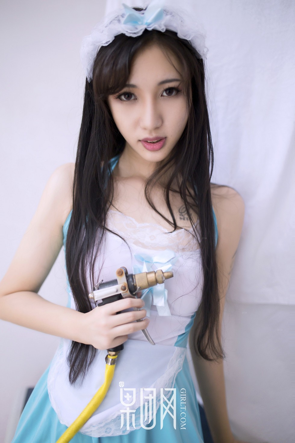 Jpxgyw.com_[GIRLT果团网]NO.142_嫩模宓兔兔儿私房女仆装配吊带白丝袜秀完美身材性感写真53P