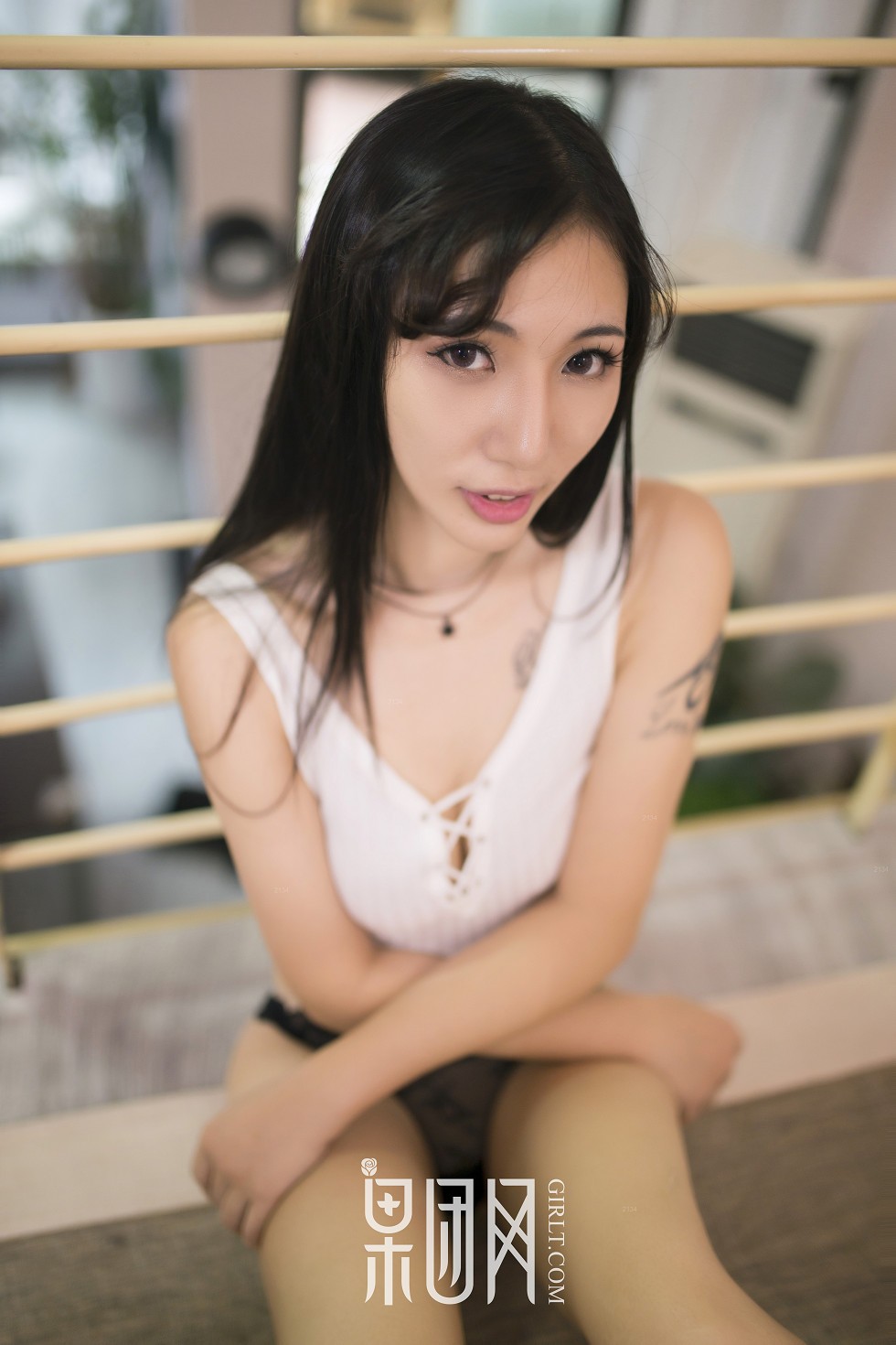 Jpxgyw.com_[GIRLT果团网]NO.142_嫩模宓兔兔儿私房女仆装配吊带白丝袜秀完美身材性感写真53P