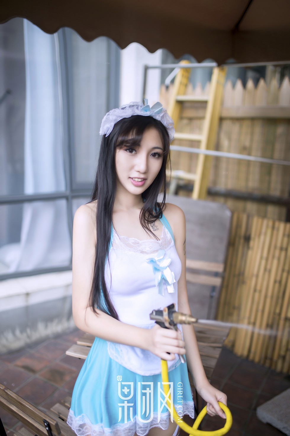Jpxgyw.com_[GIRLT果团网]NO.142_嫩模宓兔兔儿私房女仆装配吊带白丝袜秀完美身材性感写真53P