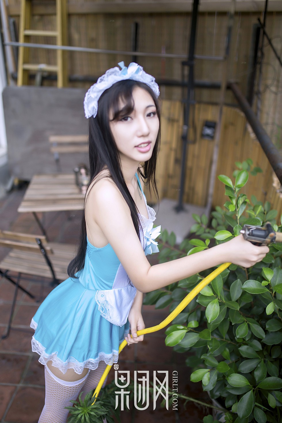 Jpxgyw.com_[GIRLT果团网]NO.142_嫩模宓兔兔儿私房女仆装配吊带白丝袜秀完美身材性感写真53P
