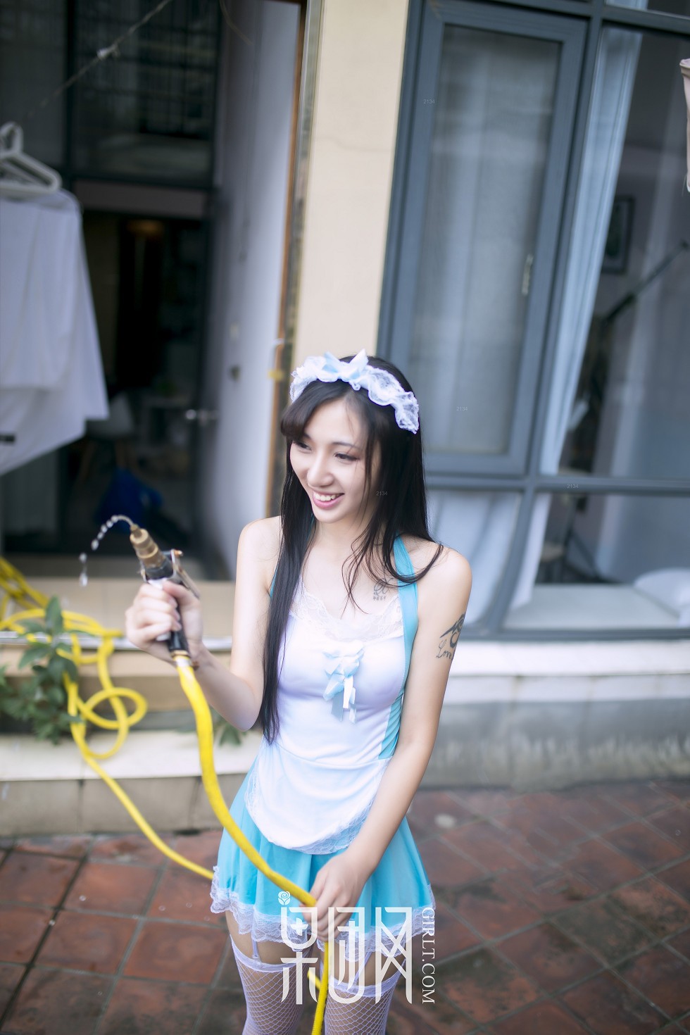 Jpxgyw.com_[GIRLT果团网]NO.142_嫩模宓兔兔儿私房女仆装配吊带白丝袜秀完美身材性感写真53P