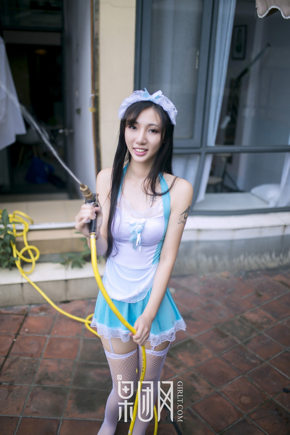 Jpxgyw.com_[GIRLT果团网]NO.142_嫩模宓兔兔儿私房女仆装配吊带白丝袜秀完美身材性感写真53P
