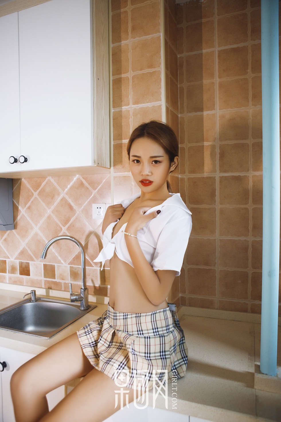 Jpxgyw.com_[GIRLT果团网]TG034_白色蕾丝女仆装美女私房系列服饰秀完美身材惹火写真29P