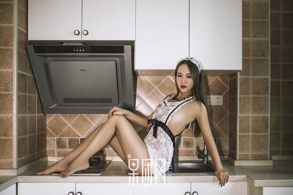 Jpxgyw.com_[GIRLT果团网]TG034_白色蕾丝女仆装美女私房系列服饰秀完美身材惹火写真29P