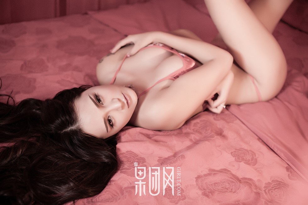Jpxgyw.com_[GIRLT果团网]NO.148_嫩模朱赢红色丝质睡衣半脱露性感红色内衣撩人诱惑写真53P