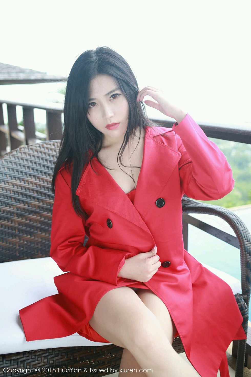 Jpxgyw.com_[HuaYan花の颜]Vol.056_嫩模许诺Sabrina苏梅岛旅拍性感红色风衣秀白嫩美腿写真34P
