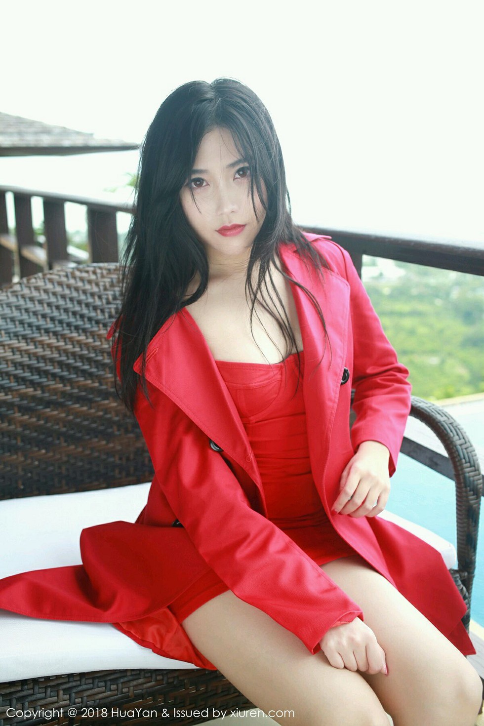 Jpxgyw.com_[HuaYan花の颜]Vol.056_嫩模许诺Sabrina苏梅岛旅拍性感红色风衣秀白嫩美腿写真34P