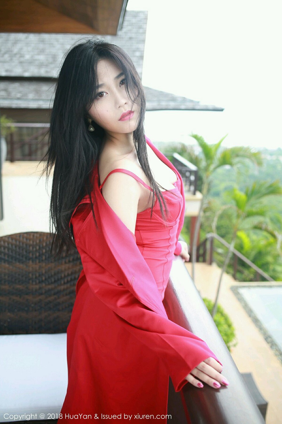 Jpxgyw.com_[HuaYan花の颜]Vol.056_嫩模许诺Sabrina苏梅岛旅拍性感红色风衣秀白嫩美腿写真34P