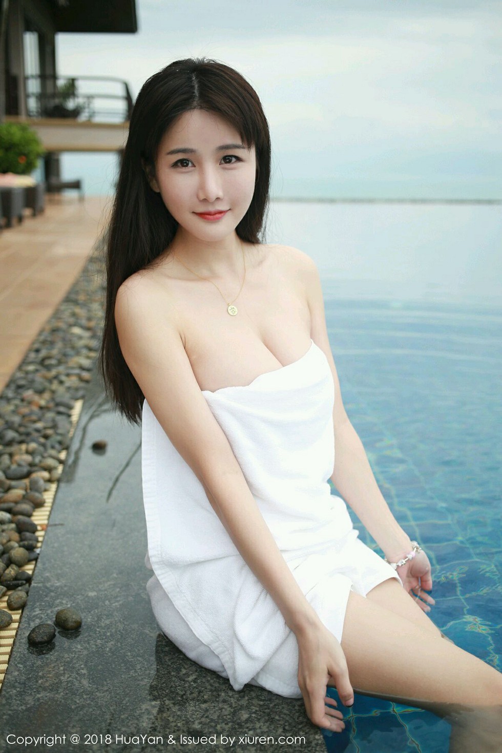 Jpxgyw.com_[HuaYan花の颜]Vol.057_嫩模小沫琳苏梅岛旅拍泳池里白色浴巾裹身秀豪乳诱惑写真40P