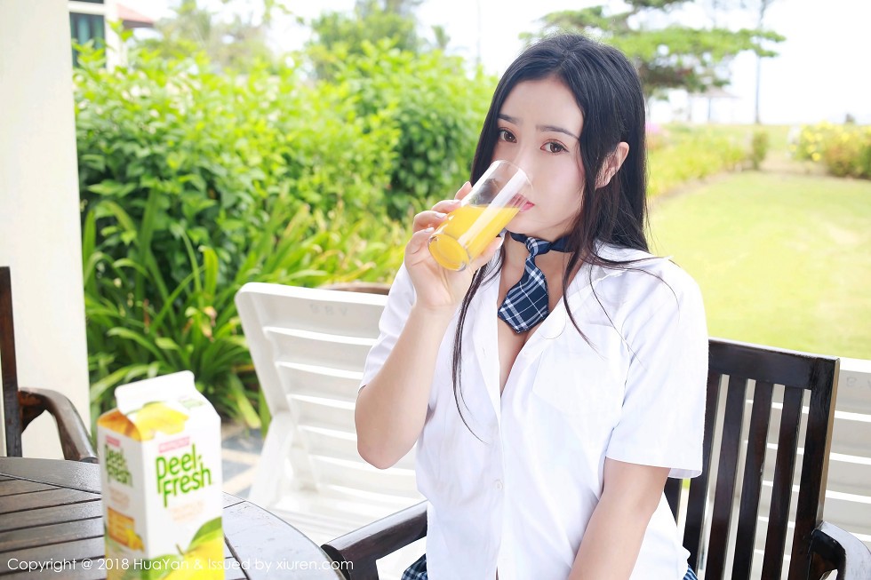 Jpxgyw.com_[HuaYan花の颜]Vol.060_嫩模Manuela玛鲁娜沙巴旅拍粉色高叉连体衣秀翘臀诱惑写真34P