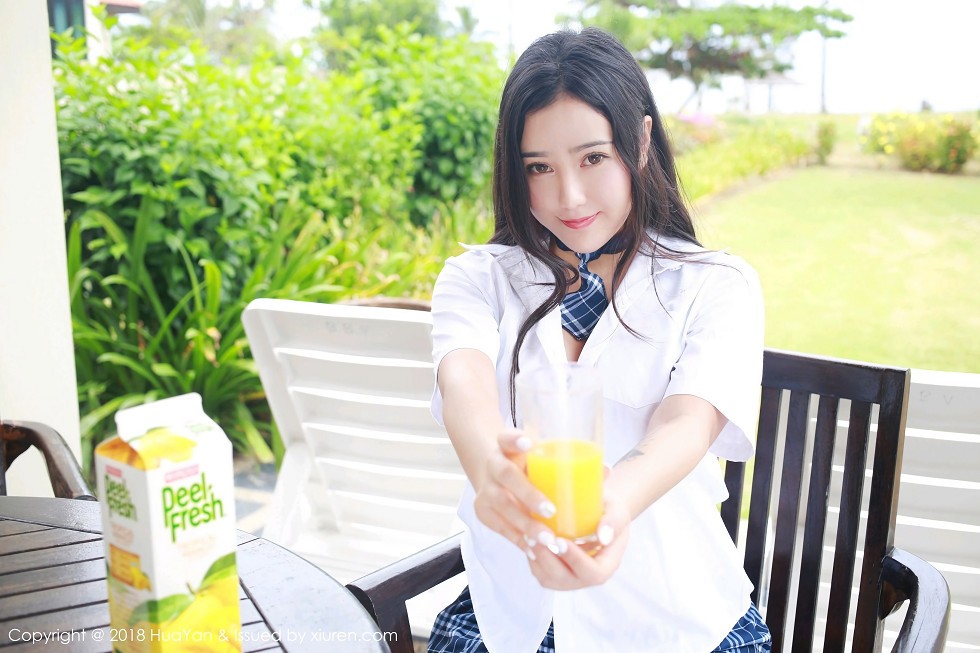 Jpxgyw.com_[HuaYan花の颜]Vol.060_嫩模Manuela玛鲁娜沙巴旅拍粉色高叉连体衣秀翘臀诱惑写真34P