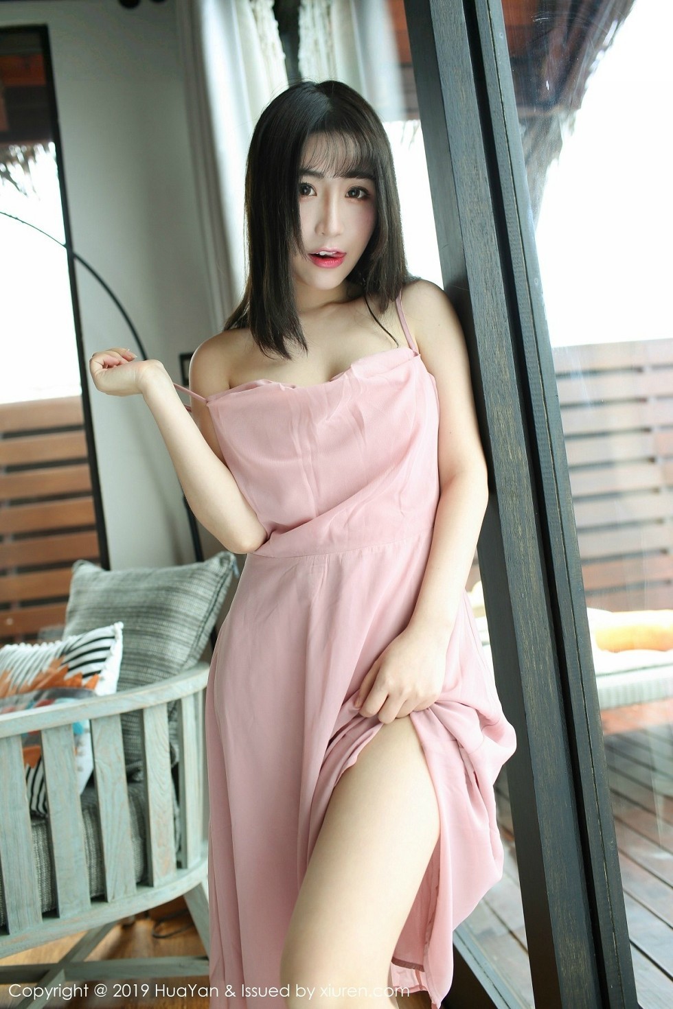 Jpxgyw.com_[HuaYan花の颜]Vol.062_嫩模绯月樱-Cherry粉色吊带连身裙露丁字裤翘臀诱惑写真51P