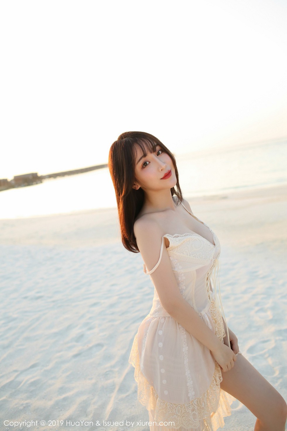 Jpxgyw.com_[HuaYan花の颜]Vol.068_女神绯月樱-Cherry马代旅拍私房白色内衣露童颜巨乳诱惑写真51P