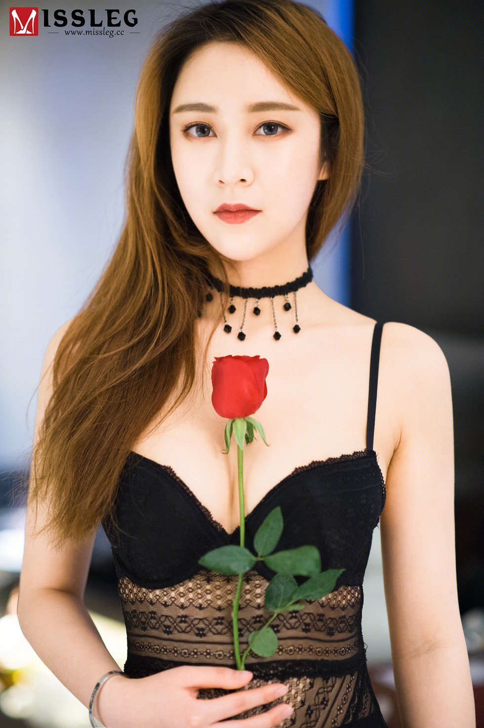 Jpxgyw.com_[MissLeg蜜丝]钻石版NO.N006_嫩模乔依琳私房黑色情趣内衣半脱美乳露点火辣诱惑写真57P