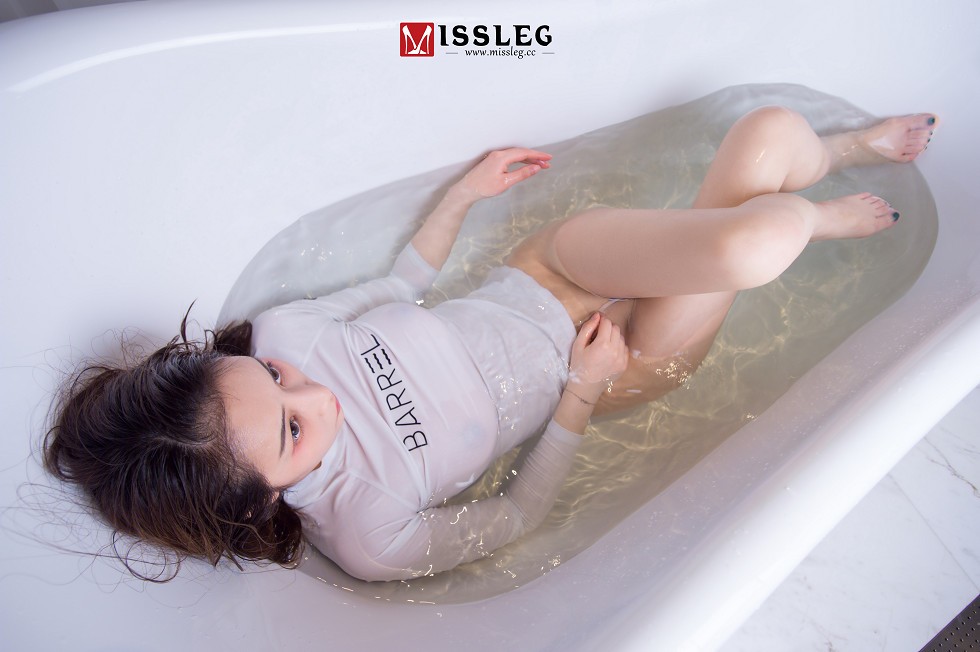 Jpxgyw.com_[MissLeg蜜丝]钻石版NO.N009_嫩模乔依琳浴室里连体白丝无内肉丝裤袜湿身诱惑写真60P