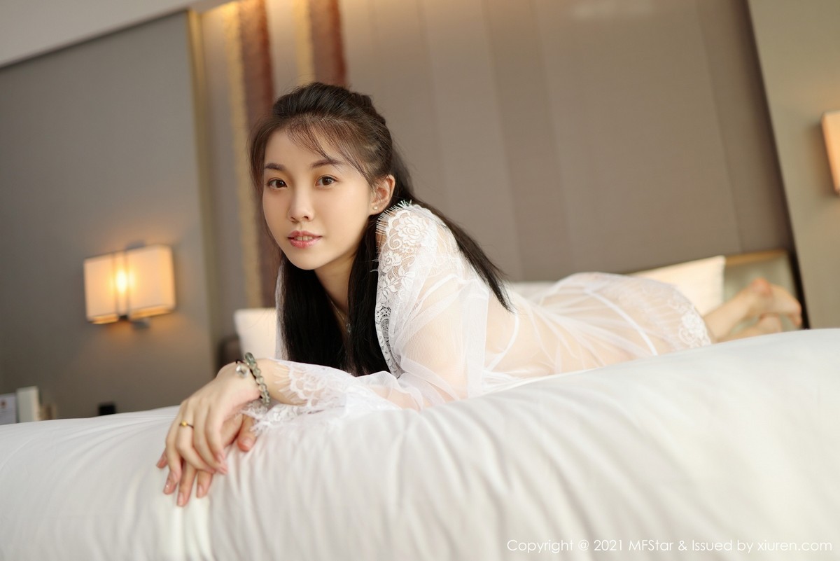 Jpxgyw.com_[MFStar模范学院]Vol.528_模特一颗甜蛋黄a居家女友睡衣私房薄纱秀完美身材诱惑写真50P