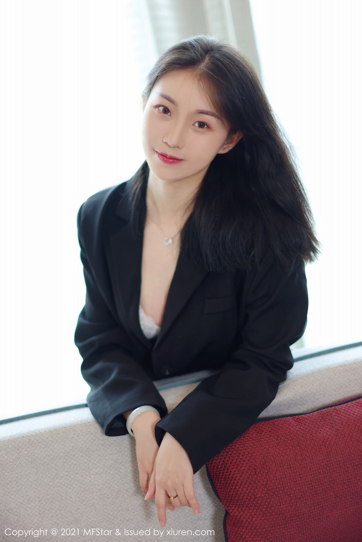 Jpxgyw.com_[MFStar模范学院]Vol.530_新人模特一颗甜蛋黄a私房半脱牛仔裤露蕾丝内衣完美诱惑写真50P